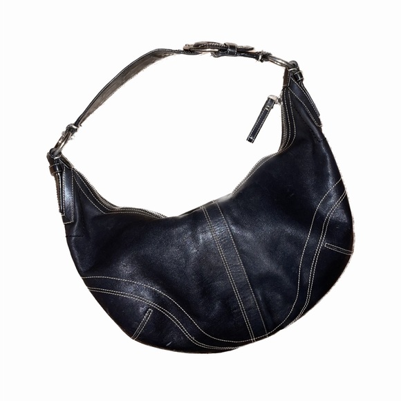 Coach Handbags - Coach Vintage Leather Hobo